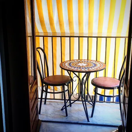 Daire Carbonari House *