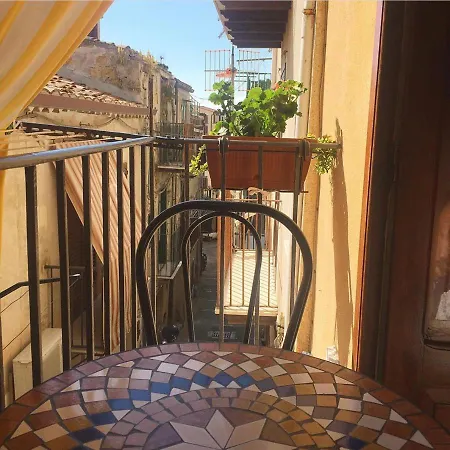 Carbonari House شقة