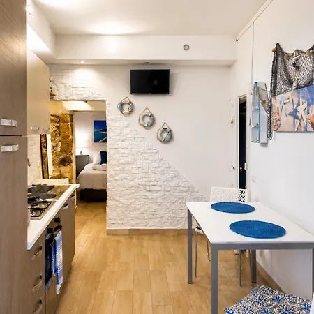 Carbonari House